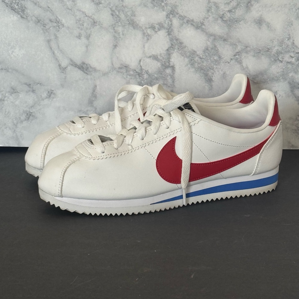 Ladies Nike Classic Cortex leather sneakers